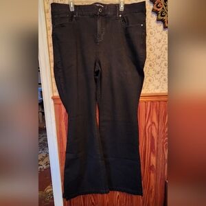 Torrid Sz 22R Black Premium Stretch Bombshell Flare Jeans in EUC